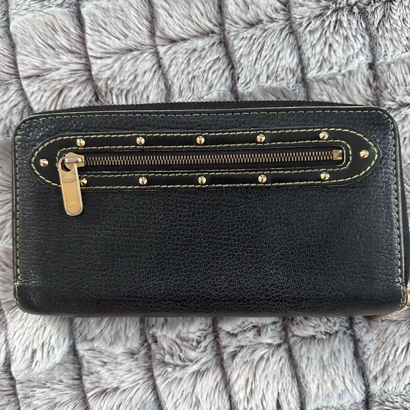 Authentic Louis Vuitton Suhali Zippy Long
Wallet black- excellent condit… - Picture 13 of 13